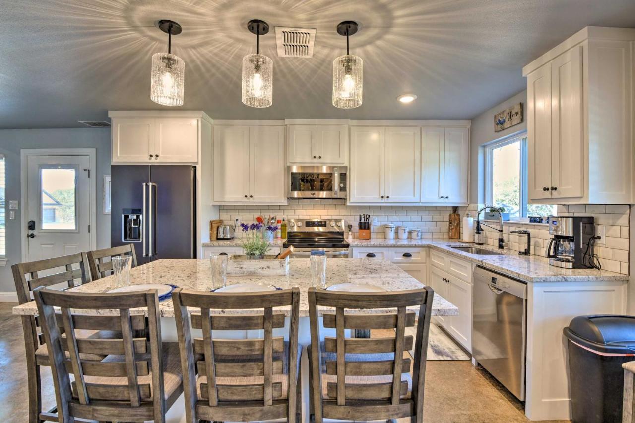 Granbury Home With Hot Tub And Furnished Patio! Экстерьер фото