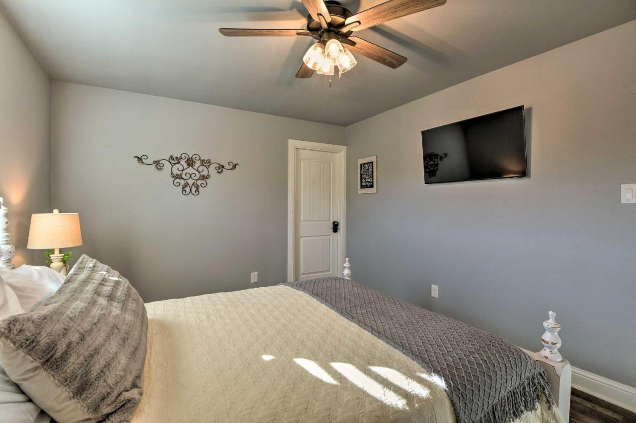 Granbury Home With Hot Tub And Furnished Patio! Экстерьер фото