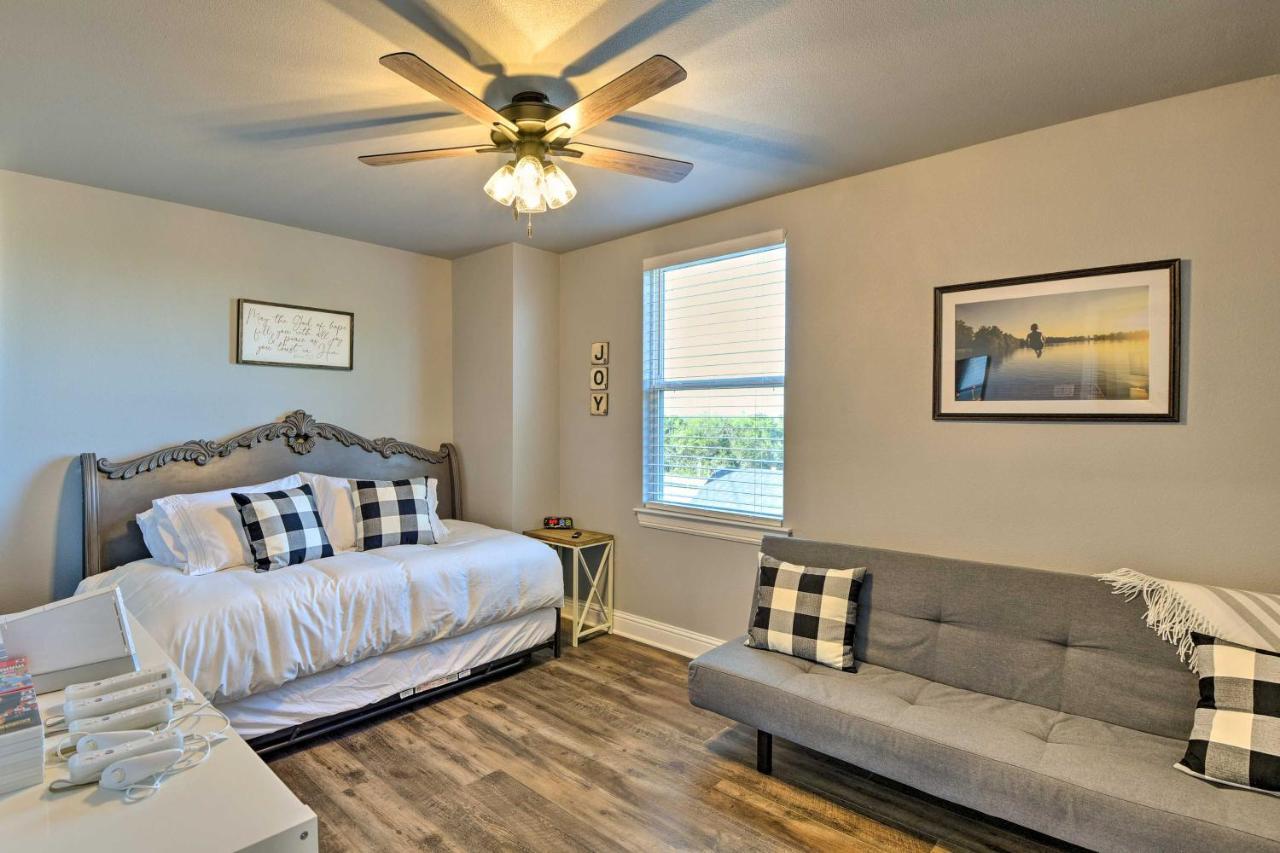 Granbury Home With Hot Tub And Furnished Patio! Экстерьер фото