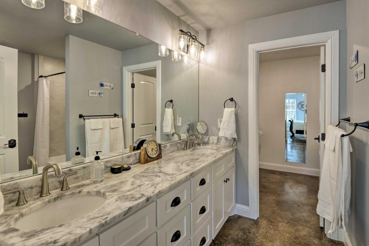 Granbury Home With Hot Tub And Furnished Patio! Экстерьер фото
