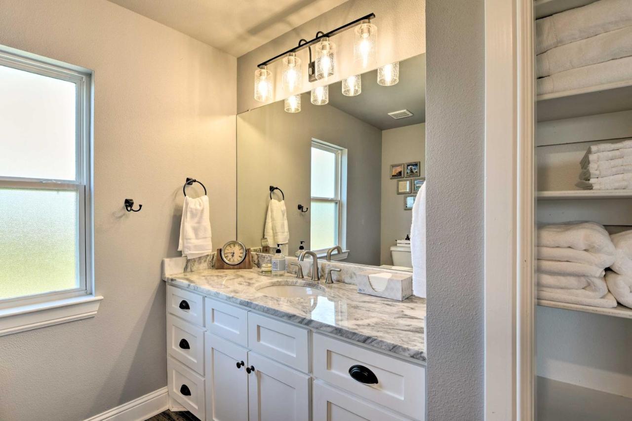 Granbury Home With Hot Tub And Furnished Patio! Экстерьер фото
