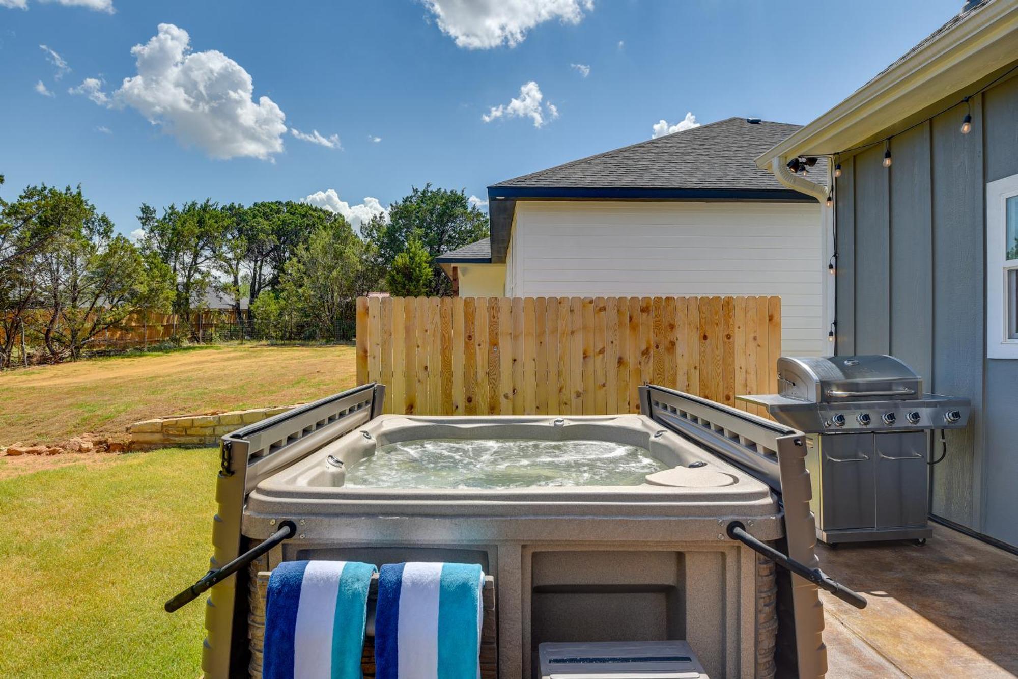 Granbury Home With Hot Tub And Furnished Patio! Экстерьер фото